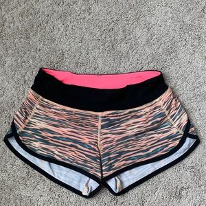 Lululemon size 2 Speed Shorts Tiger Stripe